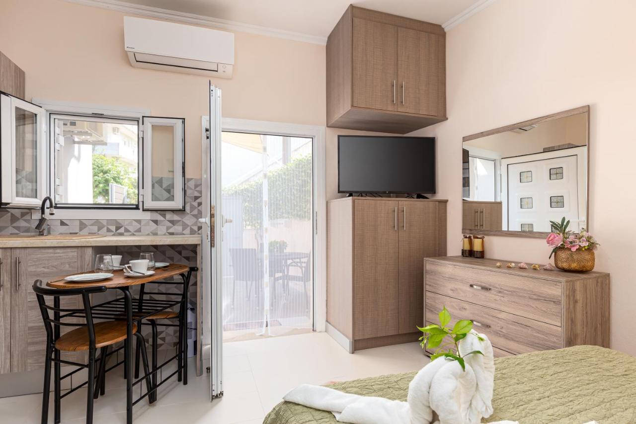 Fouki Apartments Ipsos Beach ภายนอก รูปภาพ